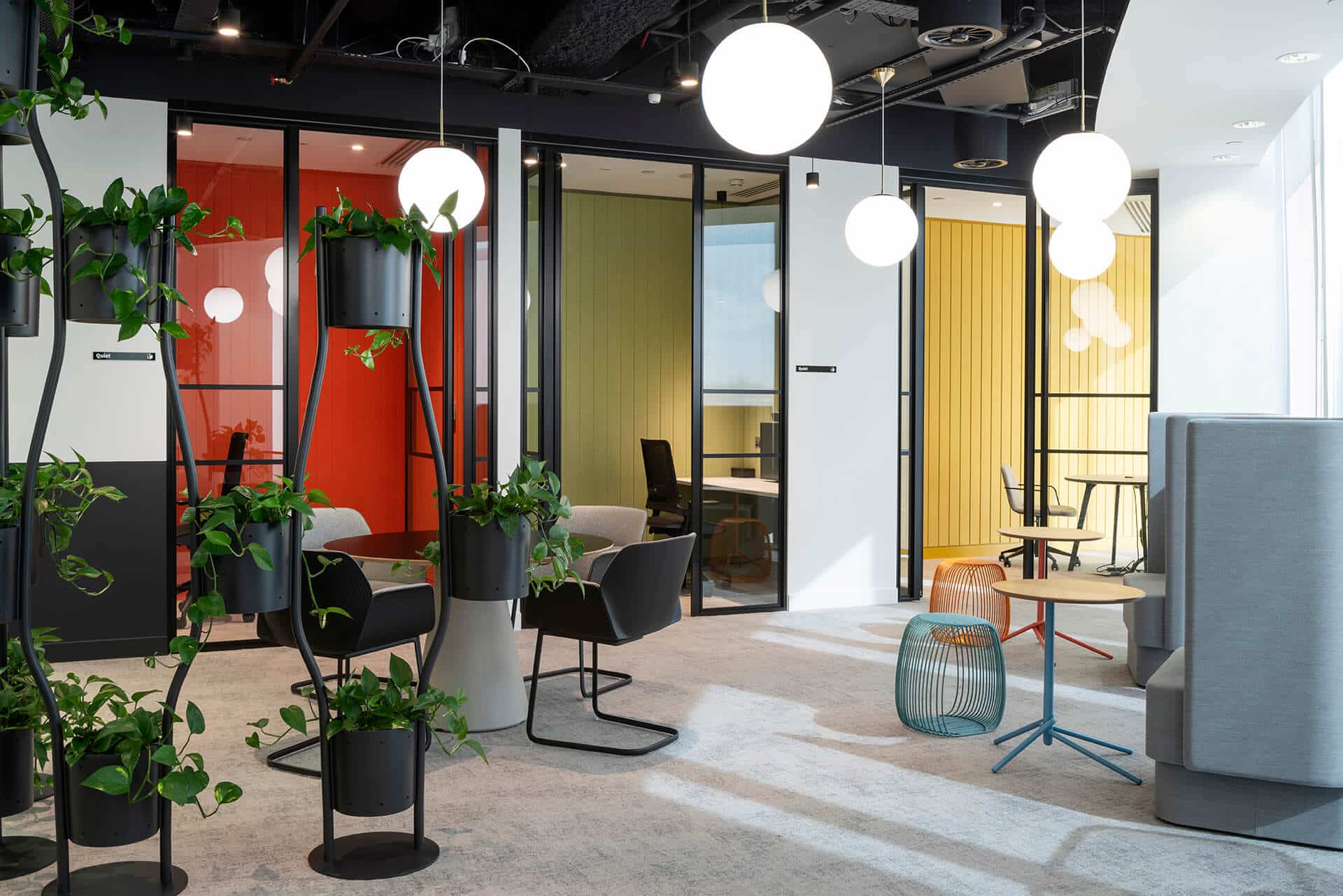 
            euNetworks MCM Interior Design Workplace          